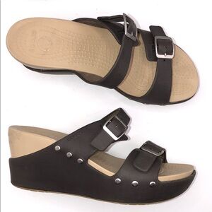 Crocs Women's Cobbler Black Tan Double Silver Buckle Sandals size 8
